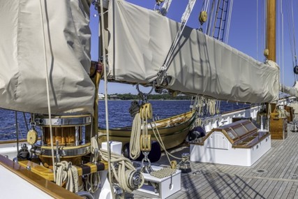 Custom Boats Sailing Schooner