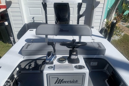 Maverick 17 Master Angler