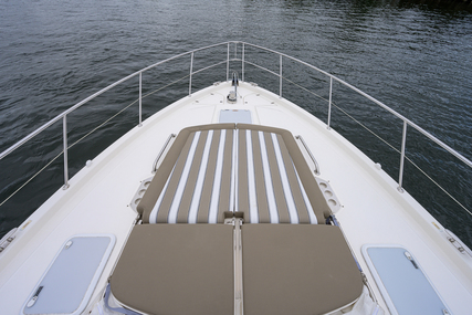 Riviera 4800 Sport Yacht