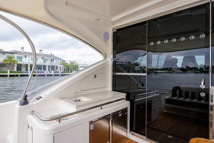 Riviera 4800 Sport Yacht