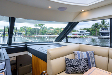 Riviera 4800 Sport Yacht