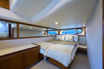 Riviera 4800 Sport Yacht