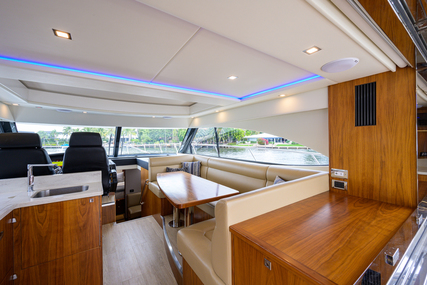 Riviera 4800 Sport Yacht