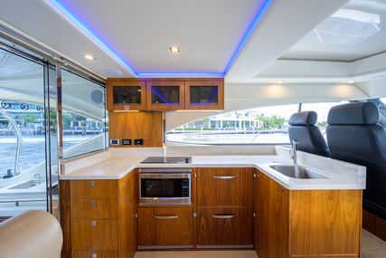 Riviera 4800 Sport Yacht