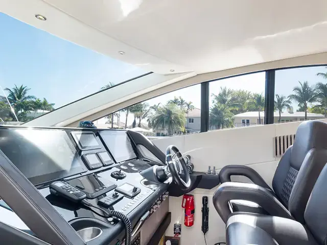 Sunseeker Sport Yacht 68