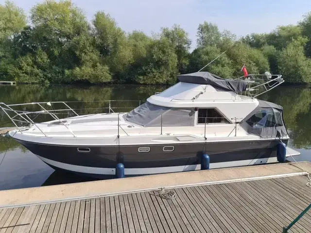 Fairline Corniche