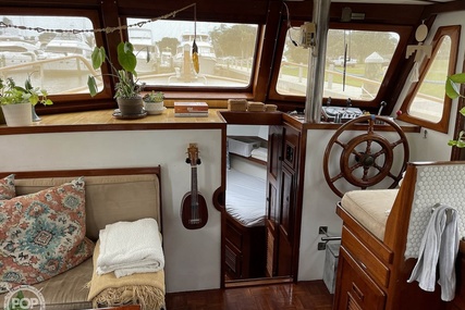 Trader 40 Double Cabin