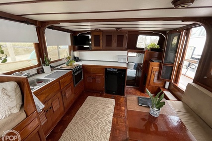 Trader 40 Double Cabin