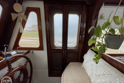 Trader 40 Double Cabin