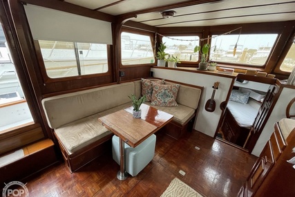 Trader 40 Double Cabin