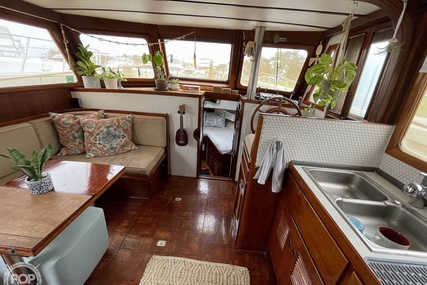 Trader 40 Double Cabin