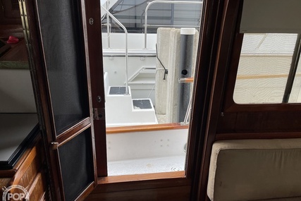 Trader 40 Double Cabin