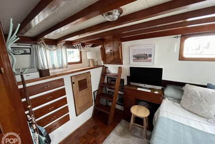 Trader 40 Double Cabin