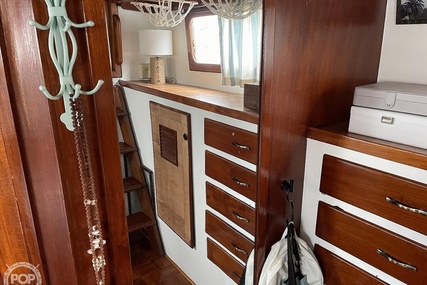 Trader 40 Double Cabin