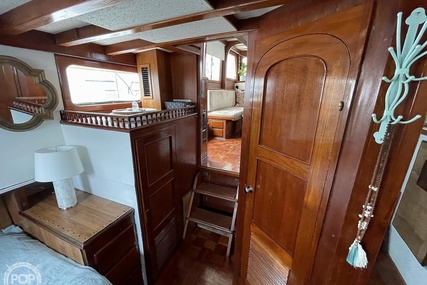 Trader 40 Double Cabin