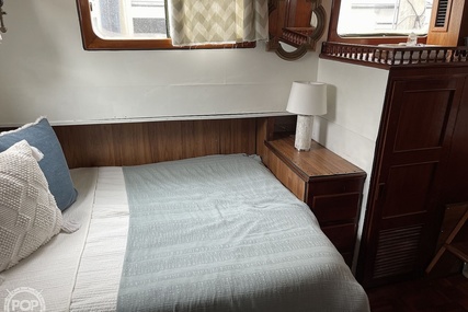 Trader 40 Double Cabin