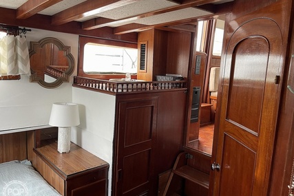 Trader 40 Double Cabin