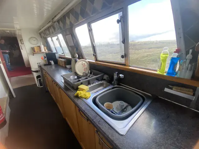 Retired Dutch Trawler/Livebaoard Houseboat