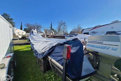 Boston Whaler 21 Outrage