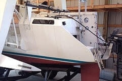 Custom Boats Trailer Tri 680