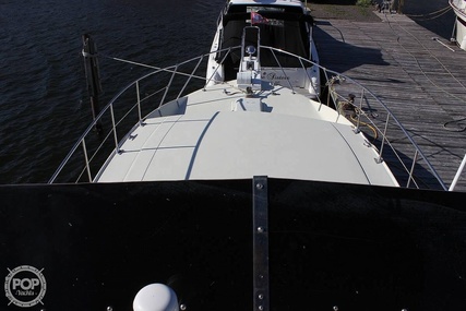 Chris Craft Commander 38 Sedan