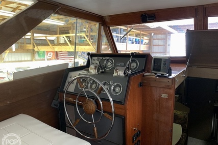 Chris Craft 37 Constellation