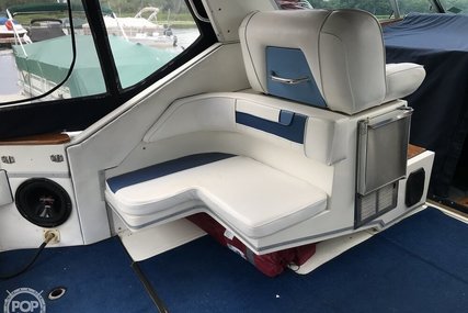 Sea Ray 390 Express Cruiser