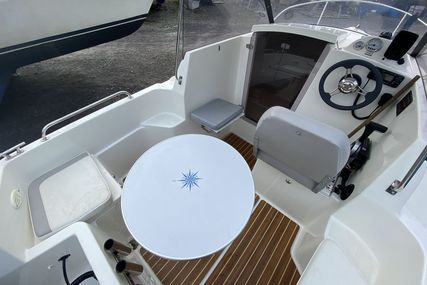 Spectrum 480 pilothouse