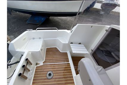 Spectrum 480 pilothouse