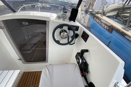 Spectrum 480 pilothouse