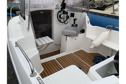 Spectrum 480 pilothouse