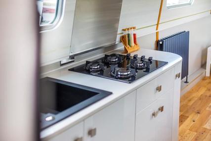 Aintree 57' Narrowboat Fitout by SolSeeker