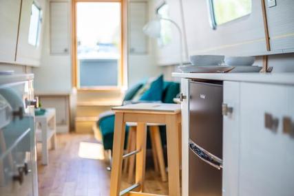 Aintree 57' Narrowboat Fitout by SolSeeker