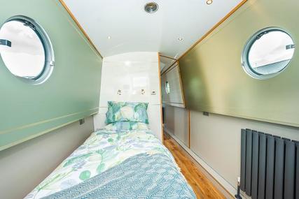 Aintree 57' Narrowboat Fitout by SolSeeker