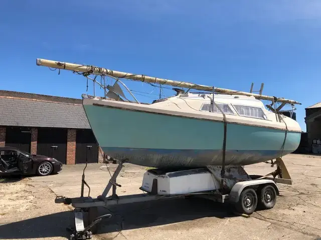 Custom Built Trailer Sailer Robert Ives Fantasie 630