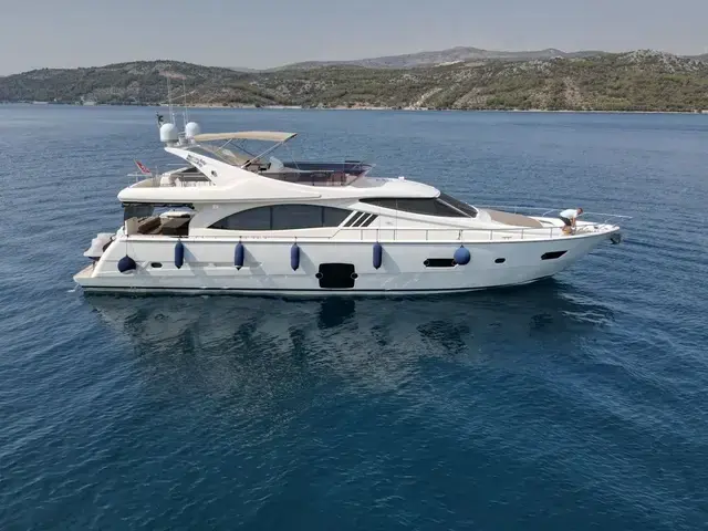 Ferretti Yachts 750