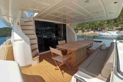 Ferretti Yachts 750