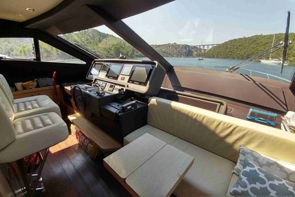 Ferretti Yachts 750