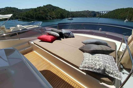 Ferretti Yachts 750