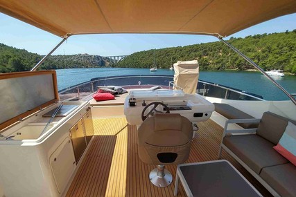 Ferretti Yachts 750