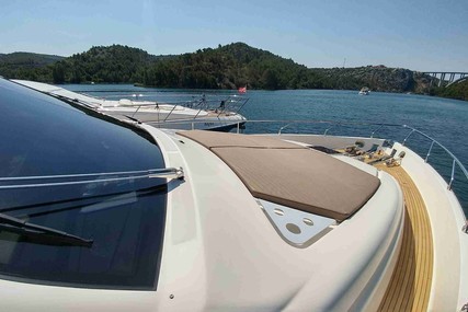 Ferretti Yachts 750