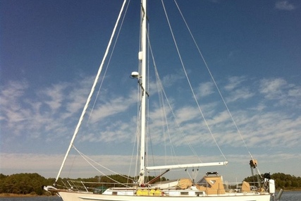 Cape Dory Robinhood 40' Aft Cockpit