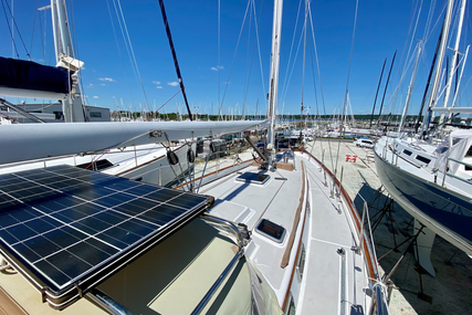 Cape Dory Robinhood 40' Aft Cockpit