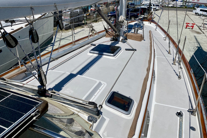 Cape Dory Robinhood 40' Aft Cockpit