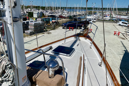 Cape Dory Robinhood 40' Aft Cockpit