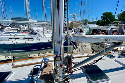 Cape Dory Robinhood 40' Aft Cockpit