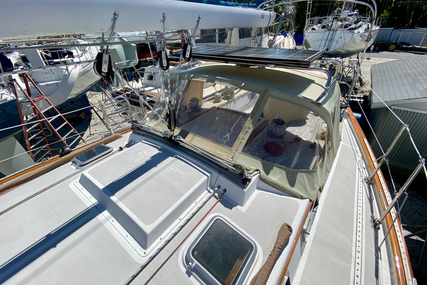 Cape Dory Robinhood 40' Aft Cockpit