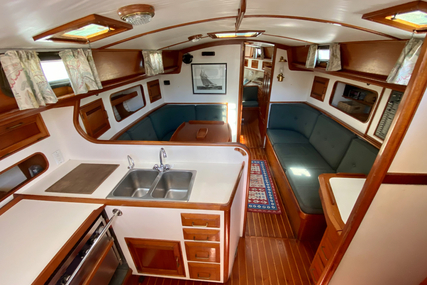 Cape Dory Robinhood 40' Aft Cockpit