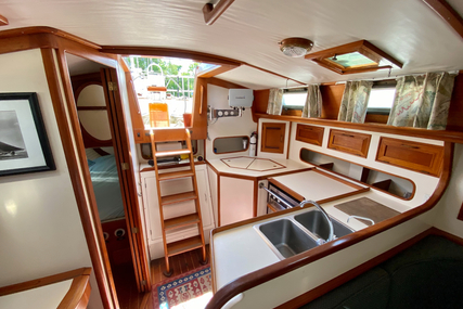 Cape Dory Robinhood 40' Aft Cockpit