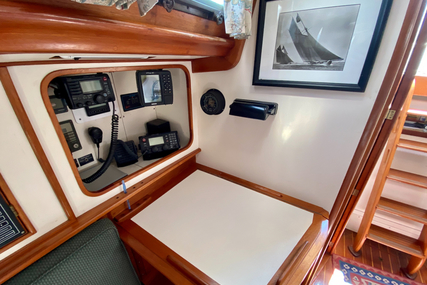 Cape Dory Robinhood 40' Aft Cockpit